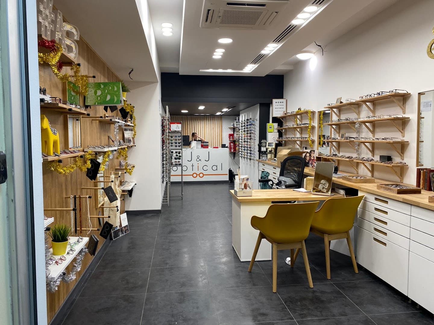 J&J Optical St Ferréol - Opticien Marseille - photo 2